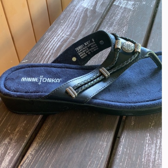 Navy Minnetonka Sandal sz 9 Silverbay - Picture 4 of 6
